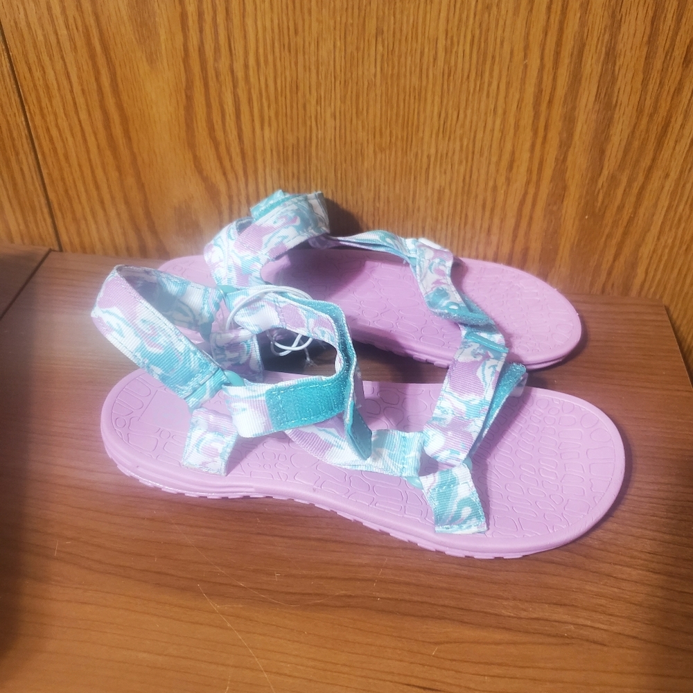 New with tags sandals - Picture 1 of 6